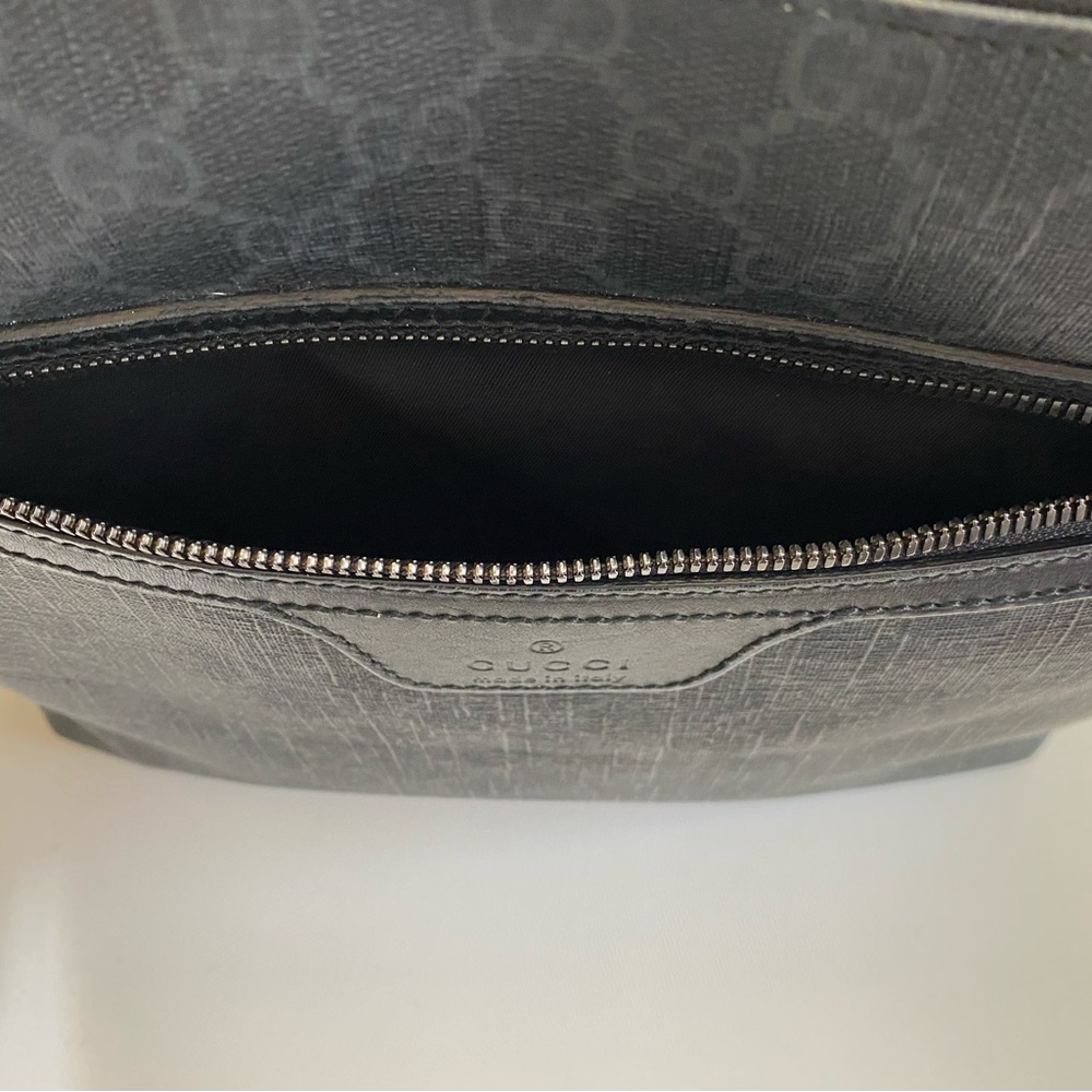 Gucci Black Gg Supreme Unisex Messenger Bag - Picture 9 of 10